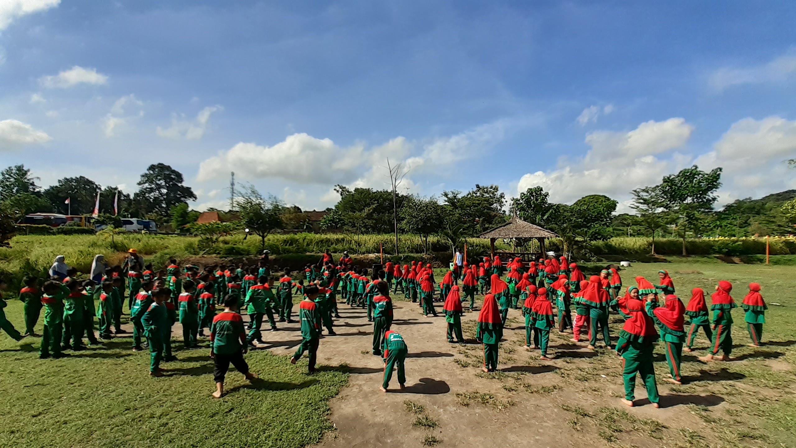 SDIT ALIF SMART SURAKARTA GOES TO ''RIVER MOON"