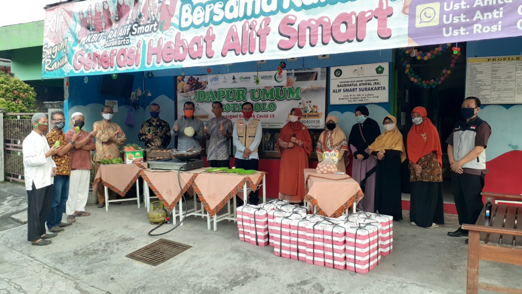 Sinergi SIT Alif Smart Surakarta dengan DPPU dan JSIT Jateng Buka Dapur Umum Kota Solo