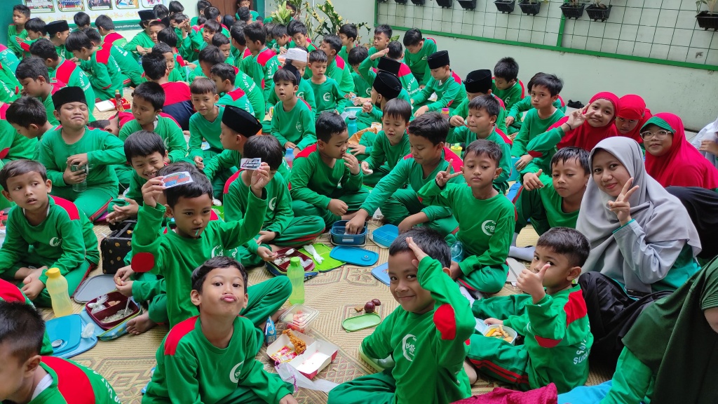 Serunya, Gerakan Sarapan Sehat Bersama di SDIT Alif Smart