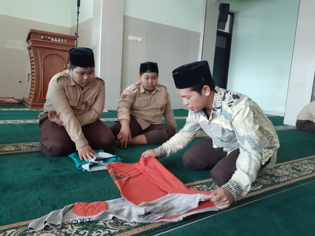 Bina Pribadi Islam (BPI) Tingkatkan Life Skill Education dengan Pembiasaan Melipat Baju